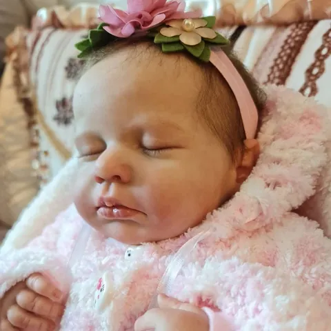 Handgefertigte Realistische Reborn Babypuppe Silikon Vinyl Schlafende Neugeborene Mädchenpuppe Mit Rosa Fleece Outfit Blumen Stirnband 3D Hauttextur