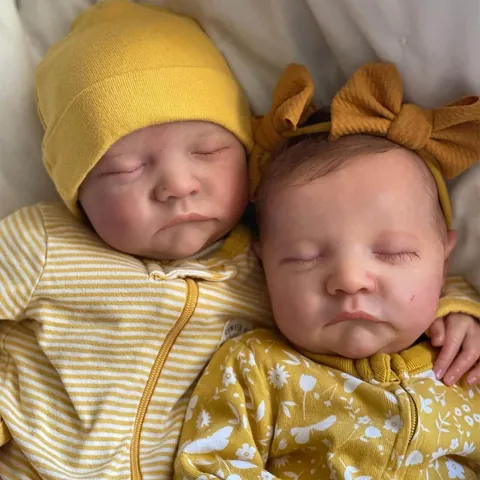 Bambola Reborn Realistica Neonata Simulazione Ragazza che Dorme Con Pagliaccetto Giallo Accessori Capelli Fatti a Mano