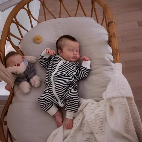 19 Zoll Reborn Baby Puppe Realistisch Schlafend Neugeborenes Silikon Kopf Gliedmaßen Stoff Körper Loulou Simulation Puppe Mit Gestreiftem Strampler