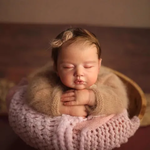 Realistic Reborn Baby Doll Lifelike Sleeping Newborn Soft Silicone Cloth Body Hand Rooted Hair Hand Painted Veins Toy Gift