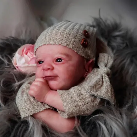 Realistische Reborn Baby Puppe Wie Echt Vinyl Gliedmaßen Weicher Stoffkörper Simulation Neugeborenes Spielzeug Mit Grauem Waffelstrick Set Und Hut