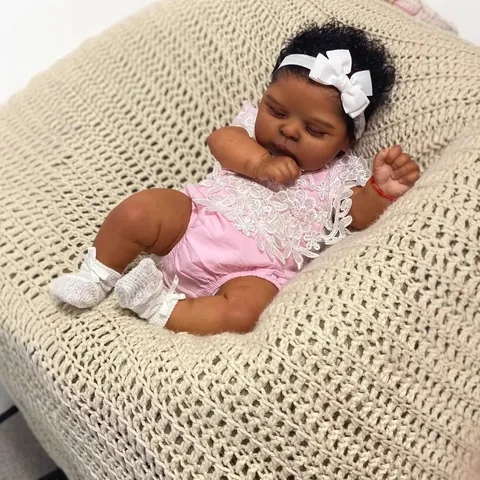 Realistische Reborn Baby Puppe Dunkle Haut Silikon Ganzkörper Waschbar Schlafendes Mädchen Rosa Spitze Outfit Handgemachtes Spielzeug
