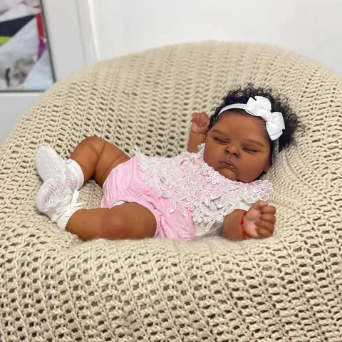 Realistische Reborn Baby Puppe Dunkle Haut Silikon Ganzkörper Waschbar Schlafendes Mädchen Rosa Spitze Outfit Handgemachtes Spielzeug
