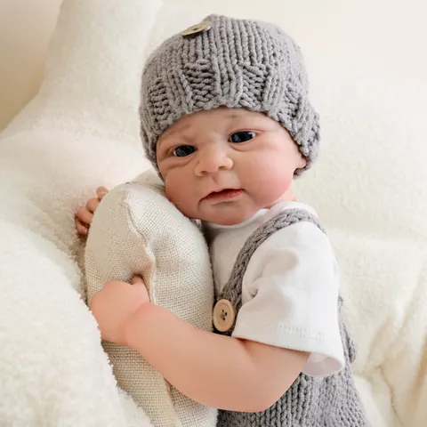 Realistische Reborn Baby Puppe Vollsilikon Körper Handgefertigt Wie Neugeborenes Spielzeug Strick Grauer Strampler Hut T-Shirt