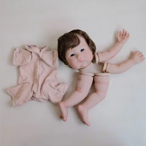 Componente DIY per Bambola Reborn Dipinta in Silicone Vinile Bambola Realistica Testa Arti Pagliaccetto Rosa Capelli Radicati
