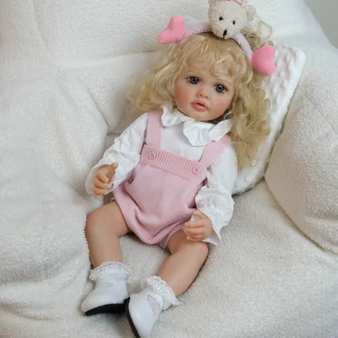 Bambola Reborn Realistica in Silicone Con Pagliaccetto in Maglia Rosa Camicia Bianca Capelli Radicati Grande Bambola Per Bambini