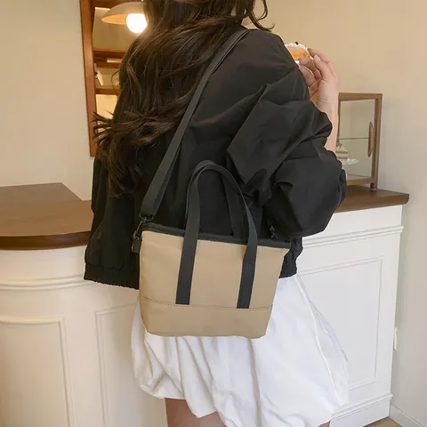 Sac Mini Tote en Nylon à la Mode Sac à Main Femme Minimaliste Urbain Léger Avec Bandoulière Réglable Pour Navette Quotidienne Sorties Décontractées