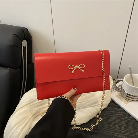 Damen Umschlag Umhängetasche PU Leder Goldene Schleife Metallschnalle Kette Riemen Minimalistische Kleine Quadratische Tasche