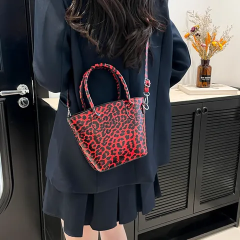 Borsa a Secchiello con Stampa Leopardata da Donna Borsa a Tracolla in Pelle PU con Tracolla Regolabile Borsa alla Moda per Uso Quotidiano
