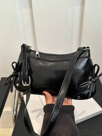 Bolso de Axila de Cuero PU de Patente Retro para Mujer Con Decoración de Lazo y Remache Moda Brillante Color Sólido Bolso de Hombro