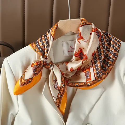 Carré de Soie Satiné Imprimé Cheval Vintage Français pour Femme Élégant Foulard de Cou Multicolore Accessoire de Mode