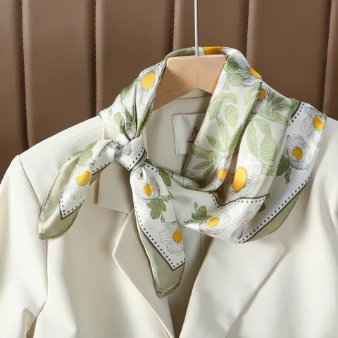 Eleganter Gänseblümchen Blumendruck Satin Viereckiges Tuch Für Damen Weich Seidig Halstuch Haar Accessoire Für Den Alltag