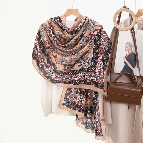 Sciarpa da Donna Vintage con Stampa Floreale di Loto Grande Scialle Etnico Bohémien Protezione Solare Accessori per Viaggi Quotidiani