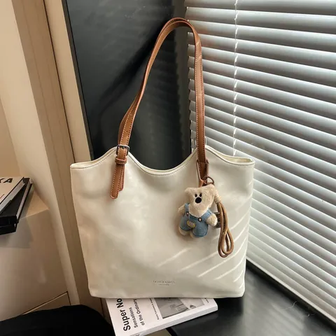 Vintage PU Leather Large Capacity Tote Bag For Women With Bear Pendant Retro Shoulder Bag For Daily Commuting Office
