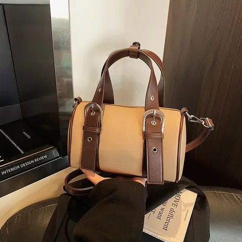 Vintage PU Leder Boston Bag Für Damen Minimalistisch Spleißen Handtasche Mit Plüsch Anhänger Schulter Umhängetasche Alltag