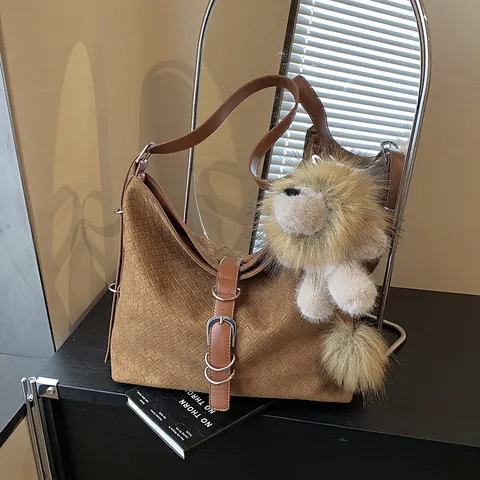 Vintage Woven Texture Large Capacity Hobo Bag For Women PU Leather Shoulder Bag With Lion Plush Pendant Crossbody Tote