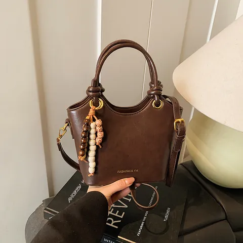 Vintage Damen Beuteltasche aus Kunstleder Minimalistische Umhängetasche Handtasche Perlenanhänger Alltag Pendeln Tasche