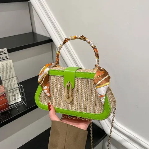 Dames Stro Geweven Handtas Met Satijnen Sjaal Handvat PU Leer Patchwork Schouder Crossbody Tas Metalen Ketting Vierkante Tas Voor Vakantie