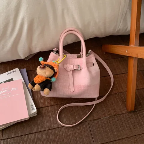 Sac Seau pour Femmes en Cuir PU à la Mode Sac à Bandoulière Rétro avec Pendentif Peluche Chien Mignon Sac à Main Couleur Unie