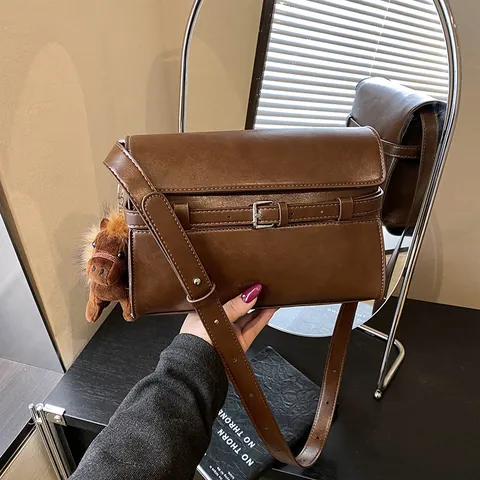 Vintage PU Leather Shoulder Bag For Women Large Capacity Crossbody Bag With Belt Buckle Decor Fashion Commuter Tote Bag