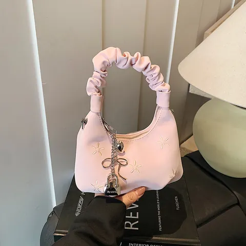 Dames Tas In Koreaanse Stijl Geplooide Handgreep PU Leer Borduurwerk Crossbodytas Ster Bloemenpatroon Mode Metalen Hanger Schoudertas