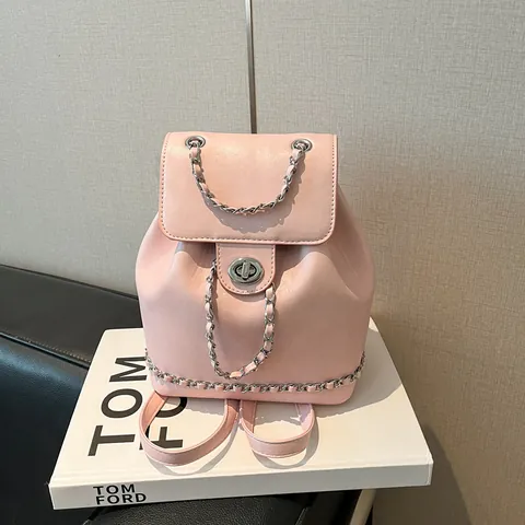 Sac à Dos de Mode pour Femmes avec Chaîne Sac Seau en Cuir Synthétique avec Fermoir Tournant en Métal Argenté Sac à Dos Urbain Décontracté