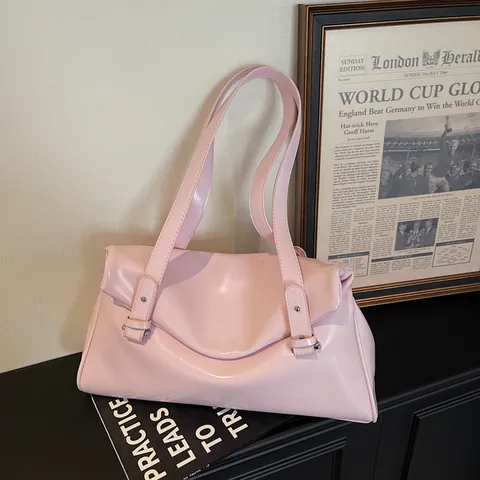 Glänzendes PU-Leder Tote Tasche Minimalistische Schultertasche Mit Doppelgriffen Metallschnalle Nieten Große Kapazität Täglich Pendeln Tasche