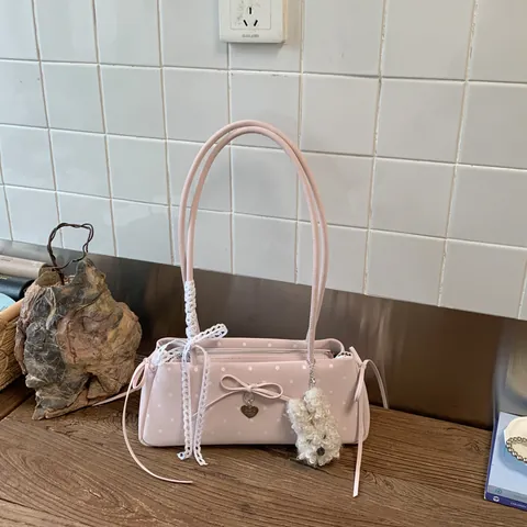Süße Polka Dot Print PU Leder Unterarmtasche Für Damen Retro Schleife Herz Anhänger Umhängetasche Plüsch Charm Handtasche