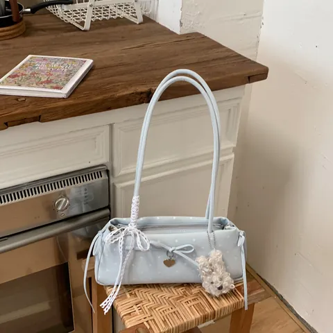 Süße Polka Dot Print PU Leder Unterarmtasche Für Damen Retro Schleife Herz Anhänger Umhängetasche Plüsch Charm Handtasche