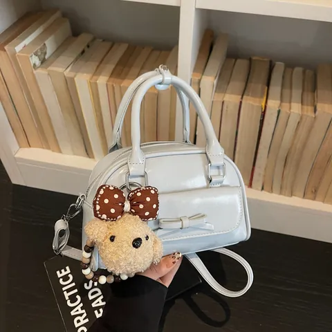 Borsa a Mano a Cuscino in Pelle PU Donna Fiocco Borsa a Tracolla Stile Coreano Semplice Pendolare Borsa a Spalla Con Pendente Orso Peluche