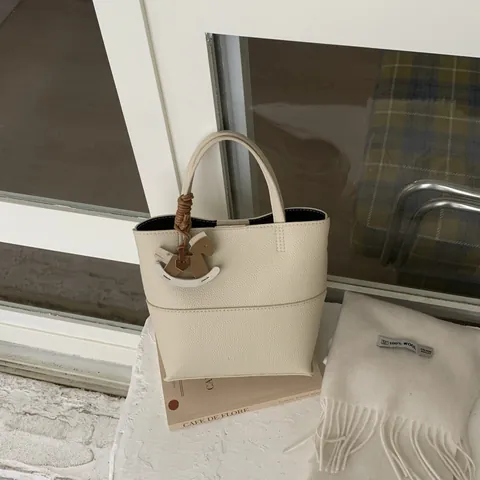 Women Vintage PU Leather Bucket Bag With Rocking Horse Charm Lychee Pattern Shoulder Crossbody Bag Handbag For Daily Commute