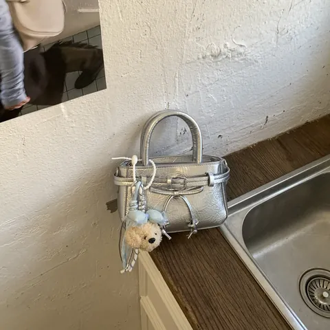 Mini Quadratische Handtasche Glänzend PU-Leder Falten Schleife Sternanhänger Bärenanhänger Retro Minimalistische Umhängetasche