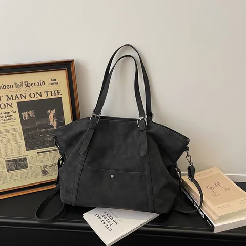 Women Large Capacity PU Leather Tote Bag Vintage Simple Shoulder Bag With Adjustable Strap And Plush Bear Pendant For Daily Commuting