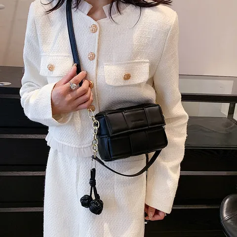 Women Fashion PU Leather Woven Crossbody Bag Small Square Padded Shoulder Bag Metal Chain Daily Casual Messenger Bag