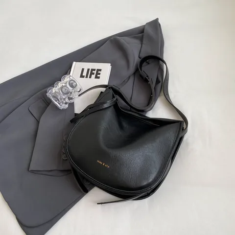 Women Large Capacity PU Leather Shoulder Bag Vintage Minimalist Soft Hobo Bucket Bag For Commuting Daily Versatile Solid Tote