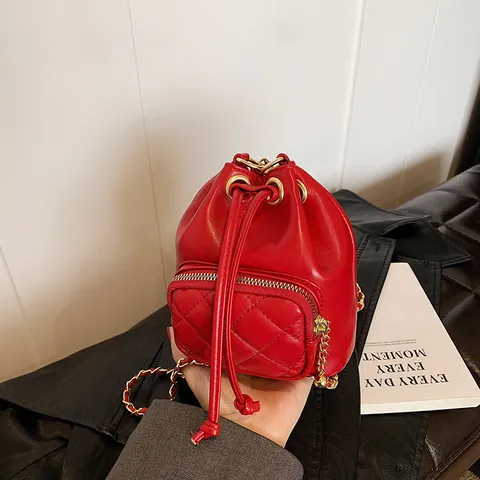 Damen Gesteppt Eimertasche PU Leder Kordelzug Schultertasche Mit Goldener Kette Mode Mini Umhängetasche Für Den Alltag