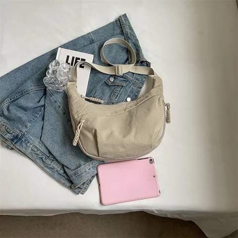 Sac Bandoulière Croissant en Tissu Oxford pour Femme Grande Capacité Couleur Unie Bandoulière Réglable Style Urbain