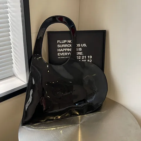 Dames Hartvormige Schoudertas Glanzend Lakleer Grote Capaciteit Tote Handtas Y2K Minimalistische Chic Onderarmtas Dagelijks