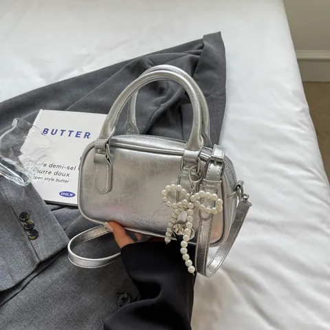 Bolso de Mano Boston de Moda para Mujer Cuero PU Colgante de Lazo de Perlas Artificiales Bolso Bandolera Y2K Street Style Mini Bolso Cuadrado