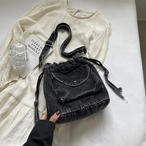 Bolso Bombonera de Mezclilla Vintage Con Cordón para Mujer Gran Capacidad Color Sólido Bolso Bandolera Con Bolsillo Frontal Lavado