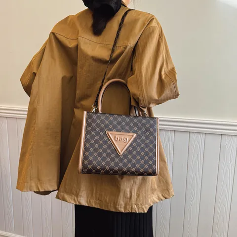 Borsa Tote da Donna con Stampa Monogramma Vintage in Pelle PU Etichetta Triangolare Grande Capacità Borsa a Tracolla Moda Borsa a Mano
