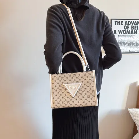 Borsa Tote da Donna con Stampa Monogramma Vintage in Pelle PU Etichetta Triangolare Grande Capacità Borsa a Tracolla Moda Borsa a Mano