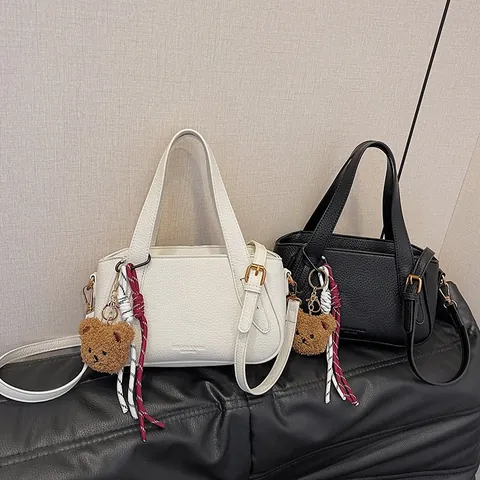 Women Retro Litchi Pattern PU Leather Handbag With Bear Charm Adjustable Shoulder Strap Korean Style Small Crossbody Bag