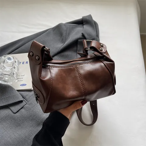 French Niche Design Vintage PU Leather Underarm Bag For Women Motorcycle Style Shoulder Bag With Adjustable Strap Rivets