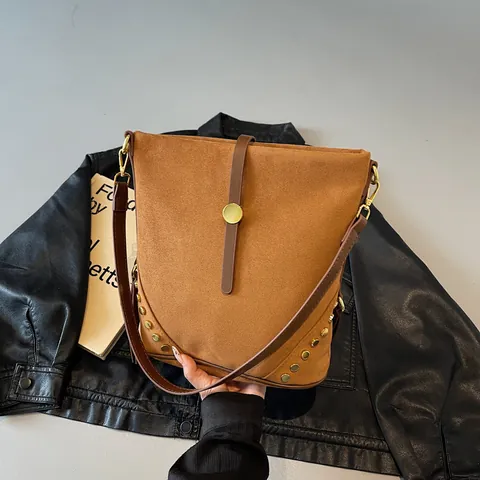 Vintage Frosted PU Leather Bucket Bag For Women Large Capacity Shoulder Crossbody Bag With Rivets Tassel Daily Casual Tote Bag