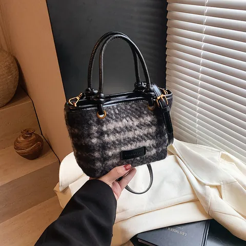 Women Vintage Woolen Leopard Grid Crossbody Handbag Large Capacity Autumn Winter Furry Bucket Shoulder Bag For Daily Use