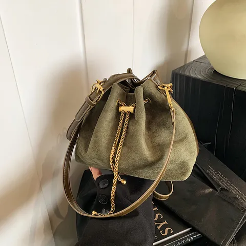 Vintage Mattiertes Wildleder Kordelzug Beuteltasche Damen Retro Goldene Kette Crossbody Schultertasche Kleine Tägliche Vielseitige Handtasche