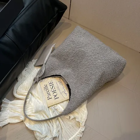 Borsa Tote in Peluche Invernale da Donna Grande Capacità Borsa a Spalla Hobo Con Pochette Coordinata in Lana di Agnello Sintetica Casual
