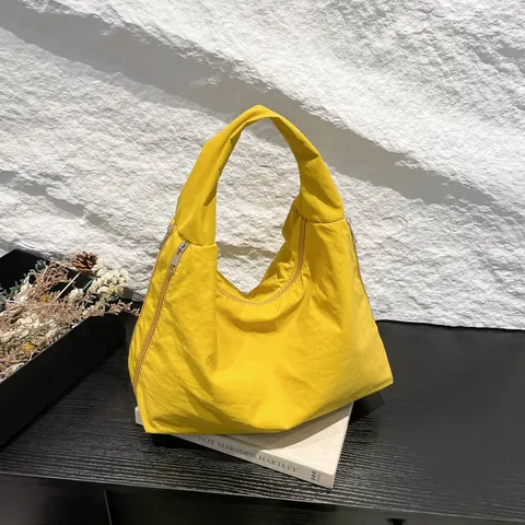 Bolso de Hombro de Nailon Minimalista Estilo Relajado para Mujer Gran Capacidad Color Sólido Bolso Tote Arrugado Moda Coreana Compras Diarias