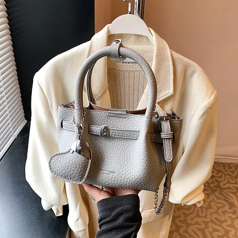 Vintage Pebbled PU Leather Bucket Bag For Women Fashion Heart Pendant Handbag Crossbody Bag With Silver Chain Strap Commuter Purse